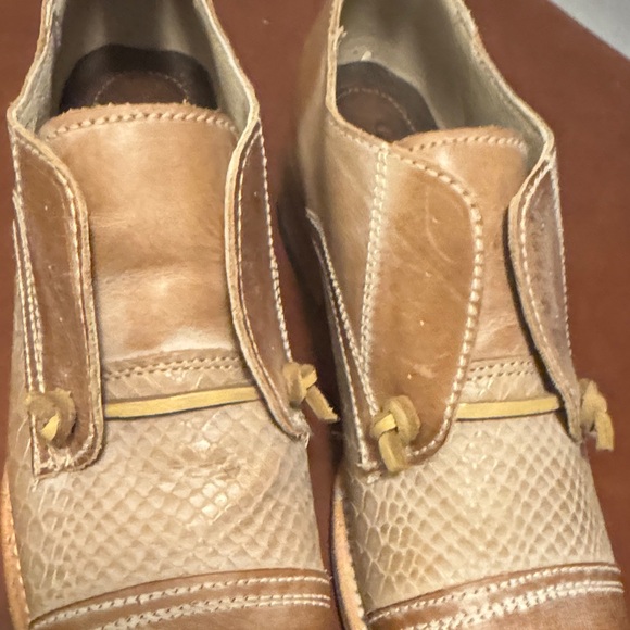 Freebird LIKE NEW Two-Tone Leather Loafers - Picture 5 of 15